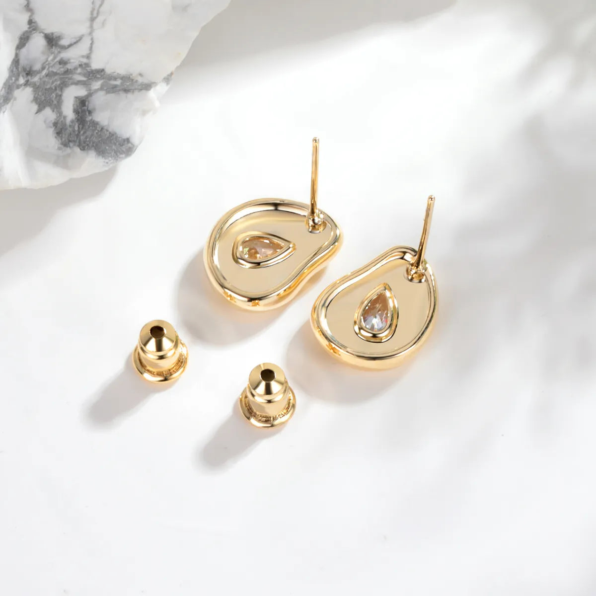 1 Pair Casual Simple Style Irregular Copper Zircon 18K Gold Plated Ear Studs