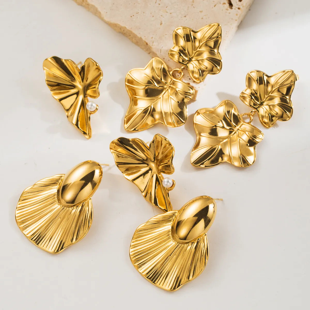 1 Pair Casual Simple Style Leaves Inlay Stainless Steel Artificial Pearls 18K Gold Plated Drop Earrings