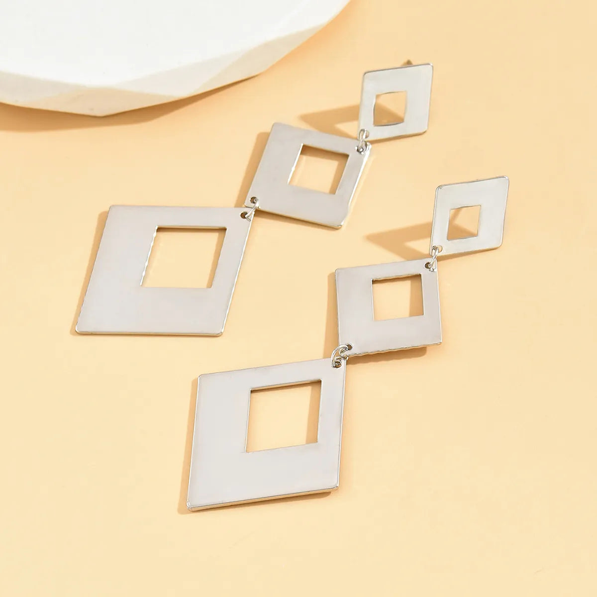 1 Pair Casual Simple Style Rhombus Hollow Out Alloy Drop Earrings