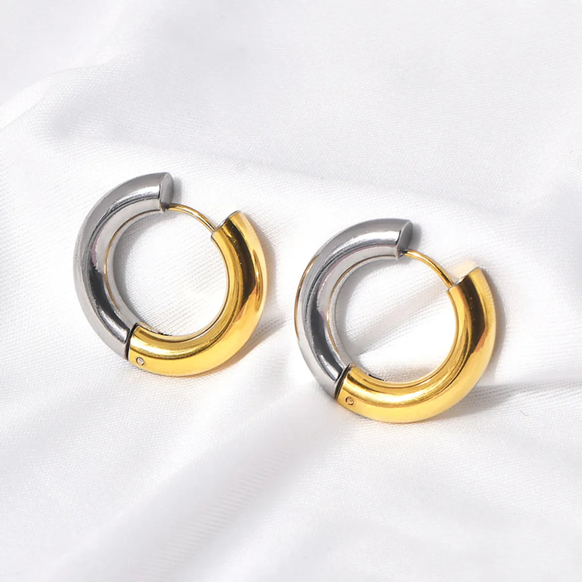 1 Pair Casual Simple Style Round Color Block Plating Titanium Steel Earrings