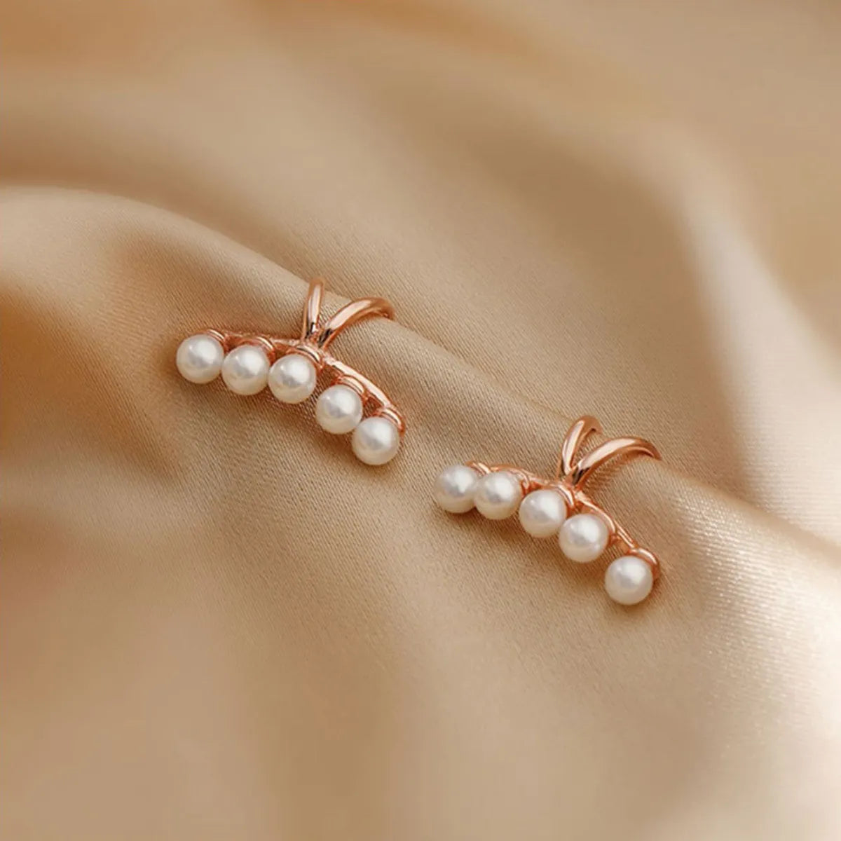 1 Pair Casual Simple Style Round Inlay Alloy Pearl Ear Cuffs