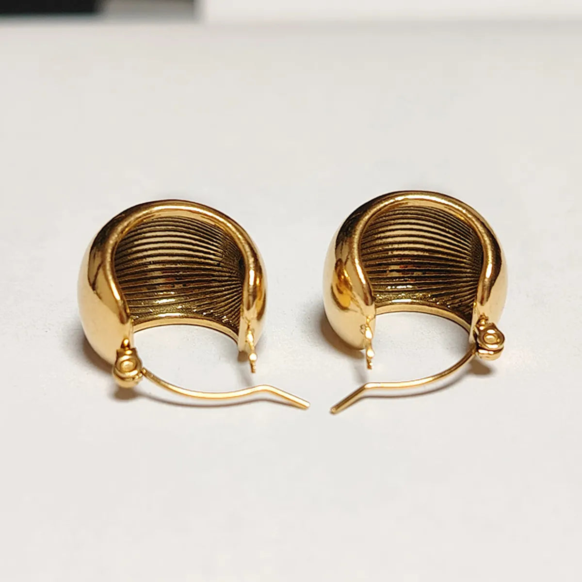 1 Pair Casual Simple Style Semicircle Solid Color Polishing Plating Stainless Steel 18K Gold Plated Hoop Earrings