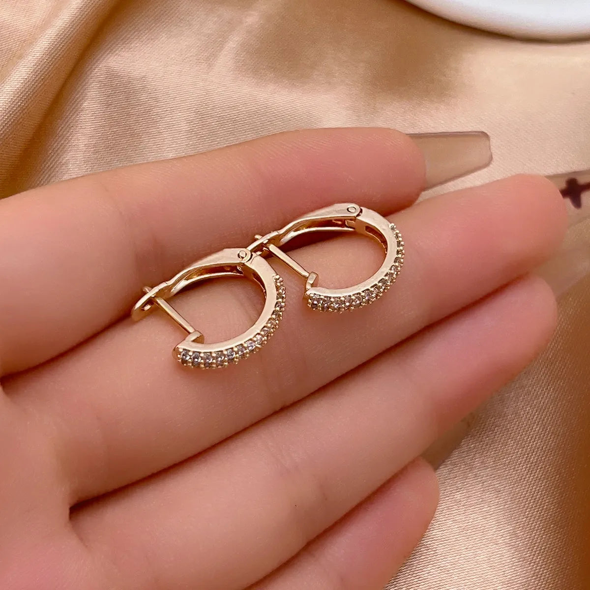 1 Pair Casual Simple Style Shiny Circle Plating Inlay Copper Zircon White Gold Plated Gold Plated Hoop Earrings