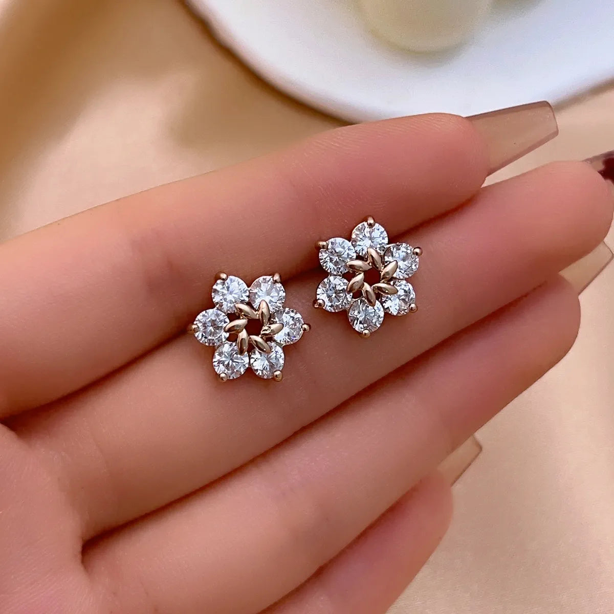 1 Pair Casual Simple Style Shiny Flower Plating Inlay Copper Zircon Gold Plated Ear Studs