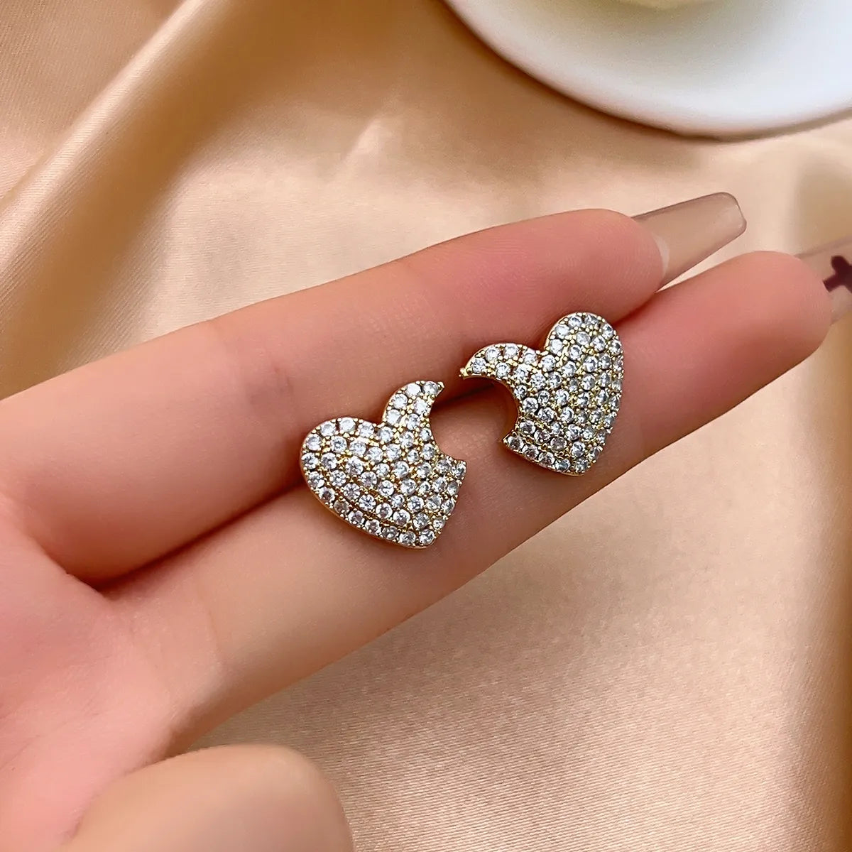 1 Pair Casual Simple Style Shiny Heart Shape Plating Inlay Copper Zircon White Gold Plated Gold Plated Ear Studs