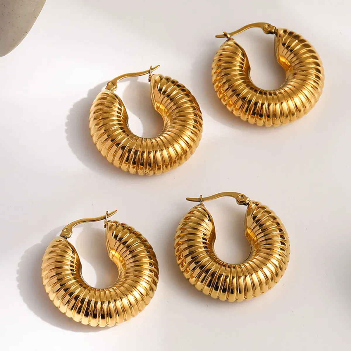 1 Pair Casual Simple Style Solid Color Plating Stainless Steel Titanium Steel 18k Gold Plated Earrings