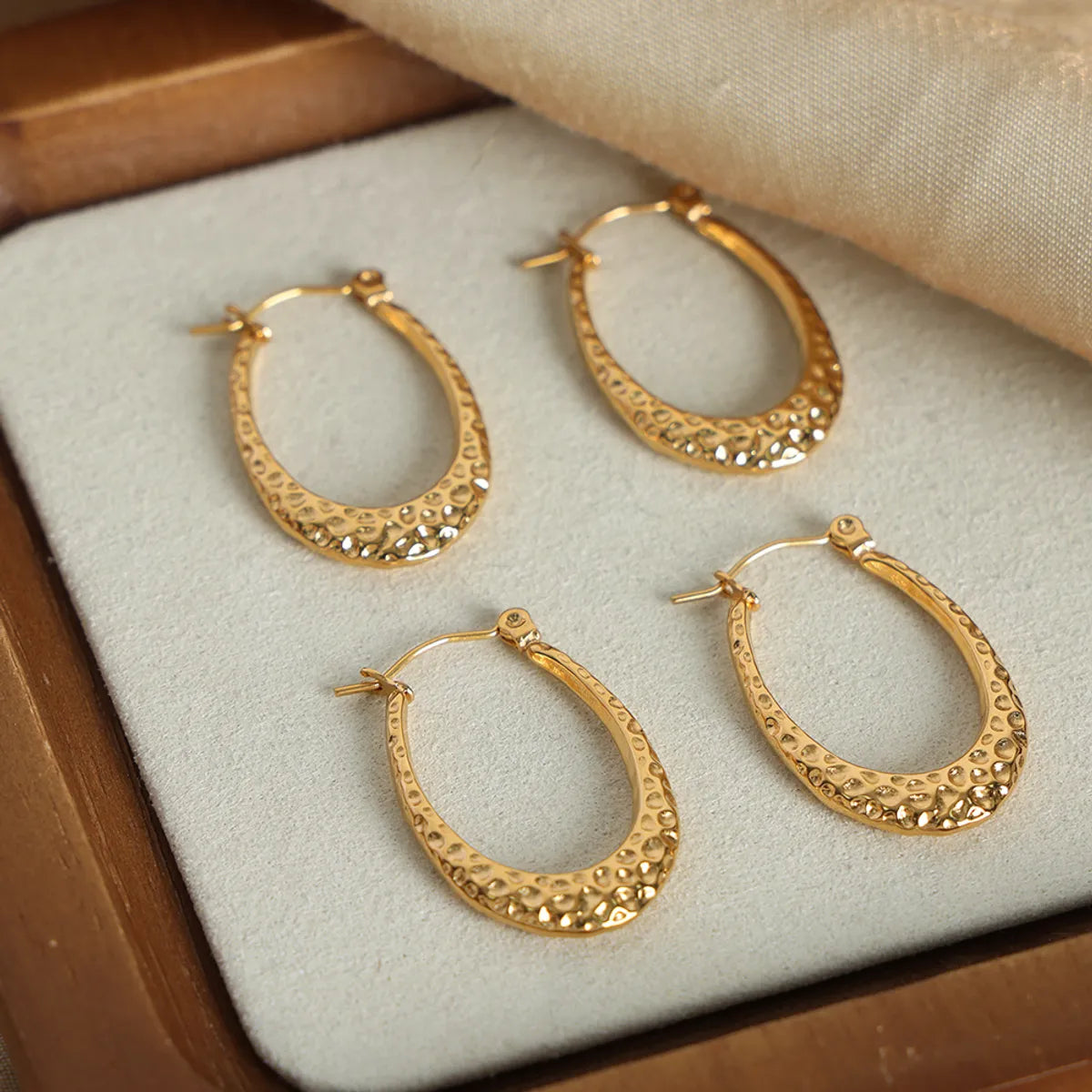 1 Pair Casual Simple Style Solid Color Plating Titanium Steel 18k Gold Plated Hoop Earrings