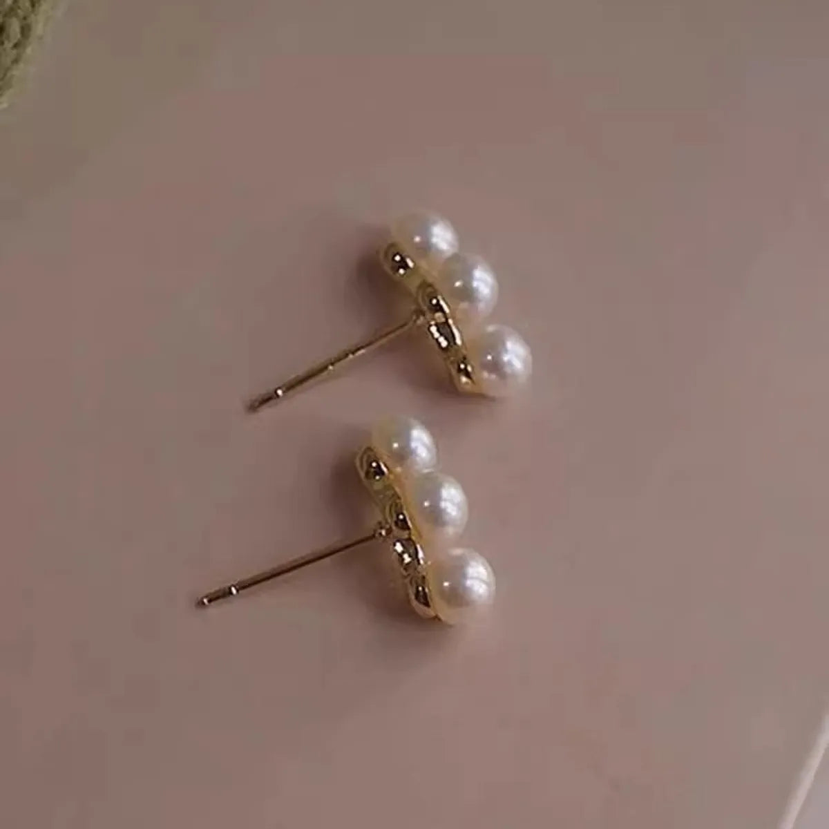 1 Pair Casual Simple Style Solid Color Round Inlay Alloy Pearl Ear Studs