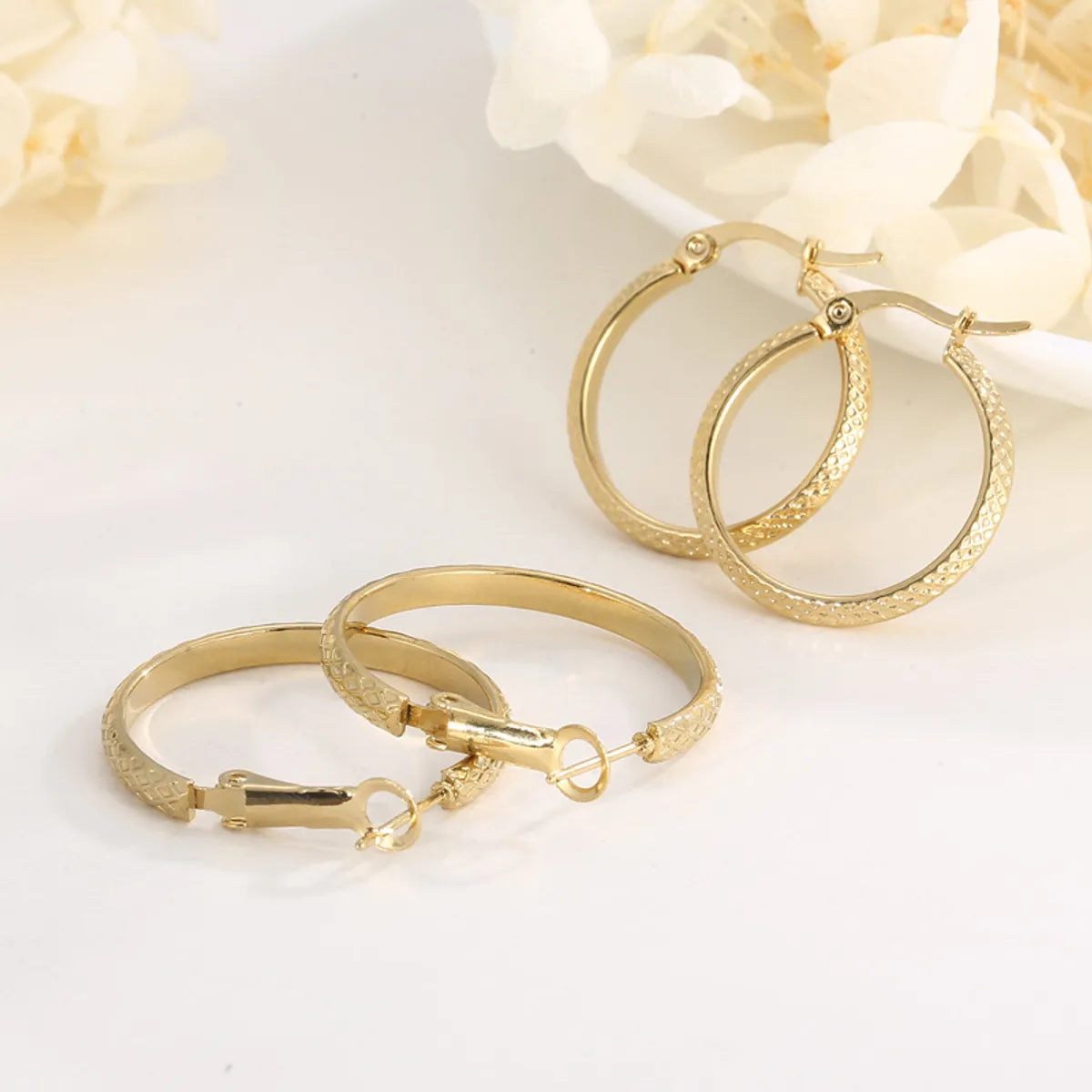 1 Pair Casual Simple Style Solid Color Stainless Steel Plating 18k Gold Plated Hoop Earrings