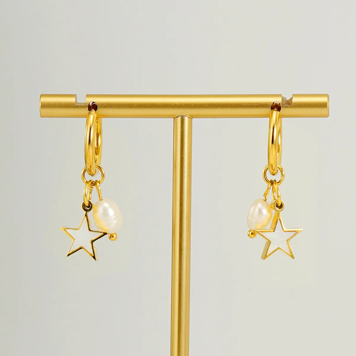 1 Pair Casual Simple Style Triangle Star Heart Shape Pearl Inlay Titanium Steel Shell 18K Gold Plated Drop Earrings