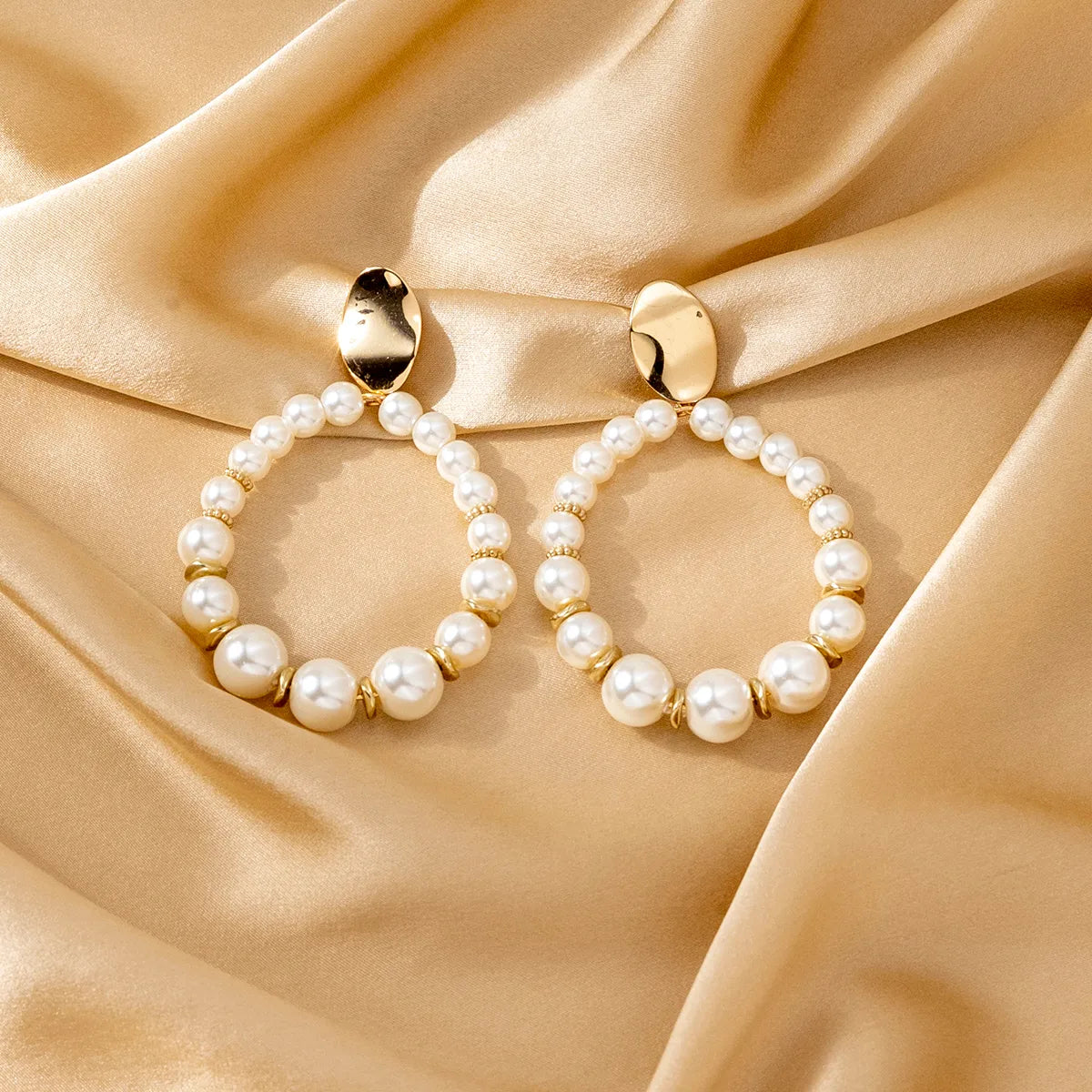 1 Pair Casual Simple Style Water Droplets Beaded Hollow Out Arylic Alloy Drop Earrings