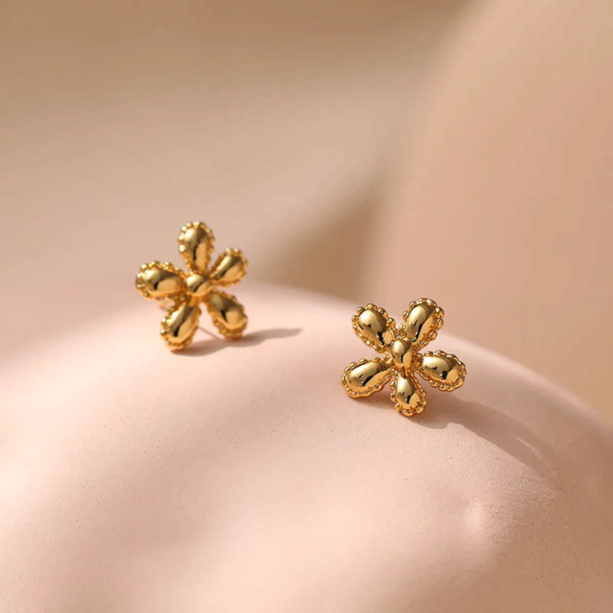 1 Pair Casual Sweet Flower Plating Copper 18k Gold Plated Ear Studs