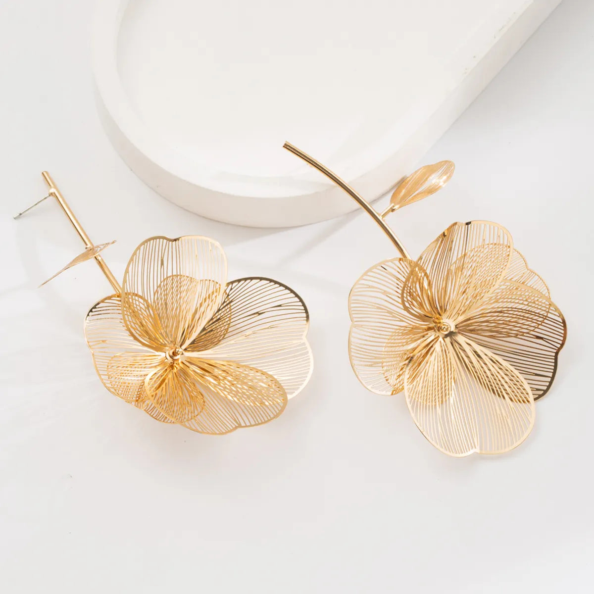 1 Pair Casual Vacation Classic Style Flower Alloy Gold Plated Silver Plated Drop Earrings