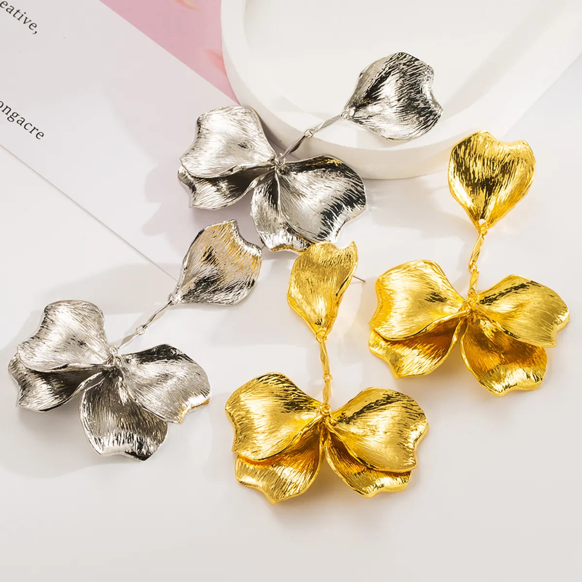 1 Pair Casual Vacation Classic Style Petal Plating Alloy Gold Plated Silver Plated Drop Earrings