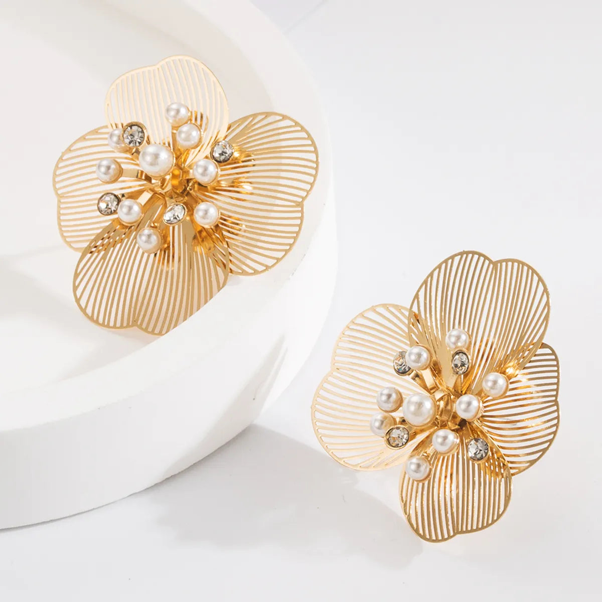 1 Pair Casual Vacation Flower Plating Alloy Gold Plated Silver Plated Ear Studs