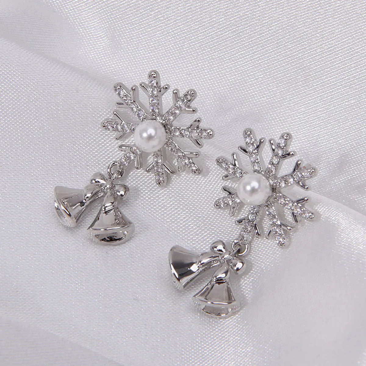 1 Pair Classic Style Geometric Santa Claus Snowflake Alloy Drop Earrings Ear Studs