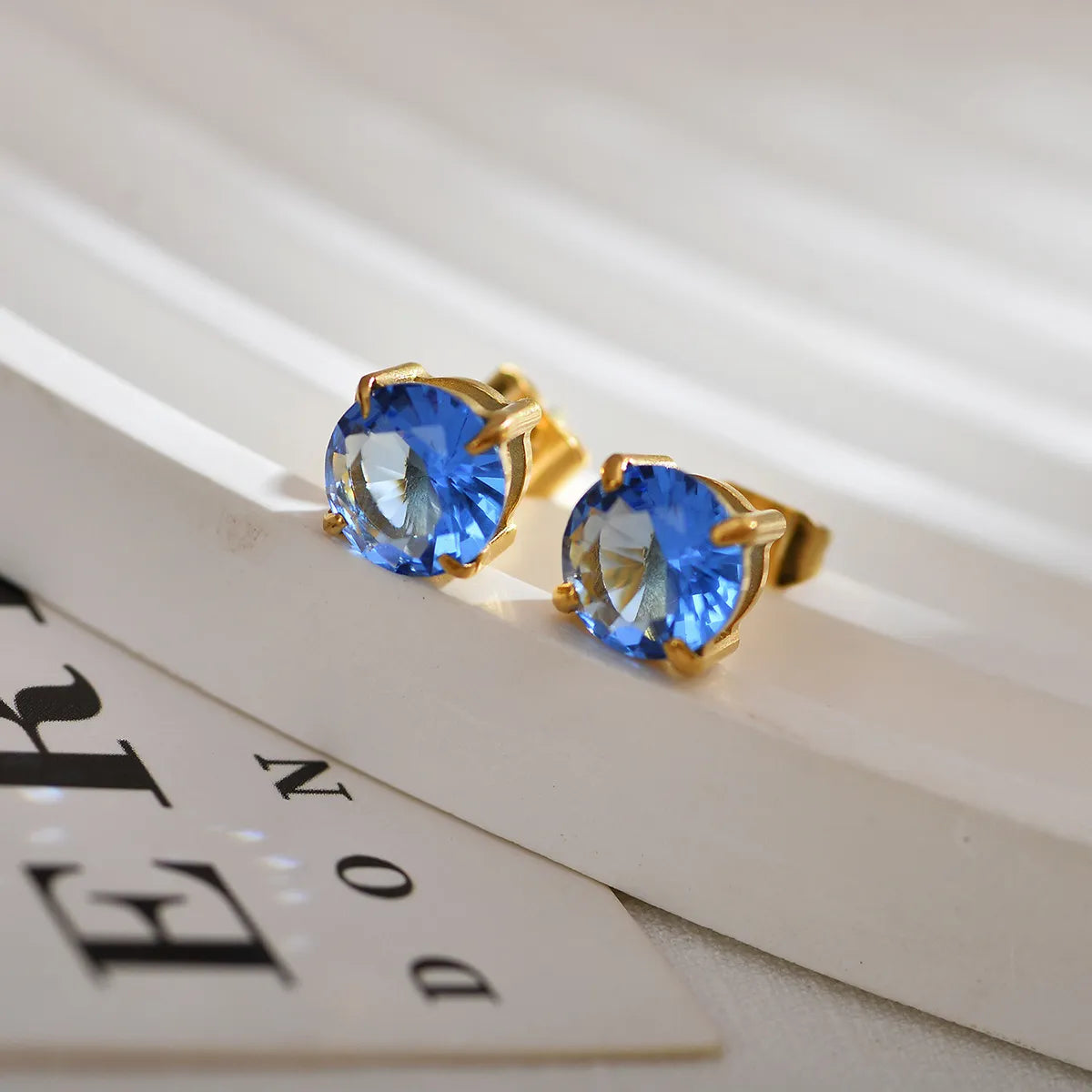 1 Pair Classic Style Round Inlay Stainless Steel Zircon Ear Studs