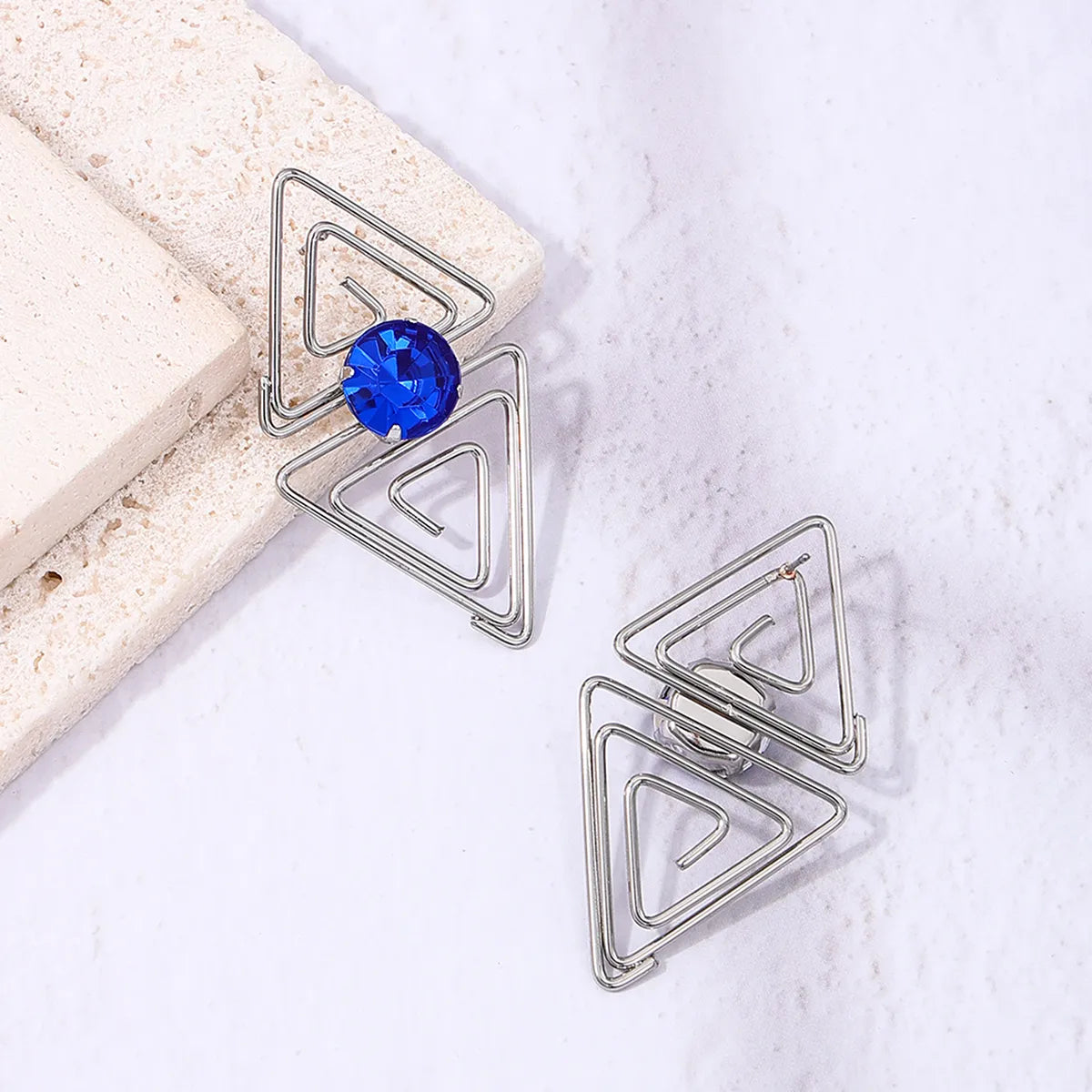 1 Pair Commute Korean Style Triangle Hollow Out Inlay Plastic Ferroalloy Rhinestones Ear Studs