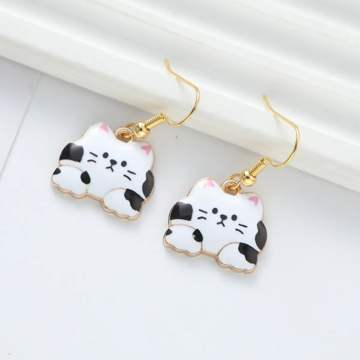 1 Pair Cute Cat Synthetic Resin Alloy Drop Earrings