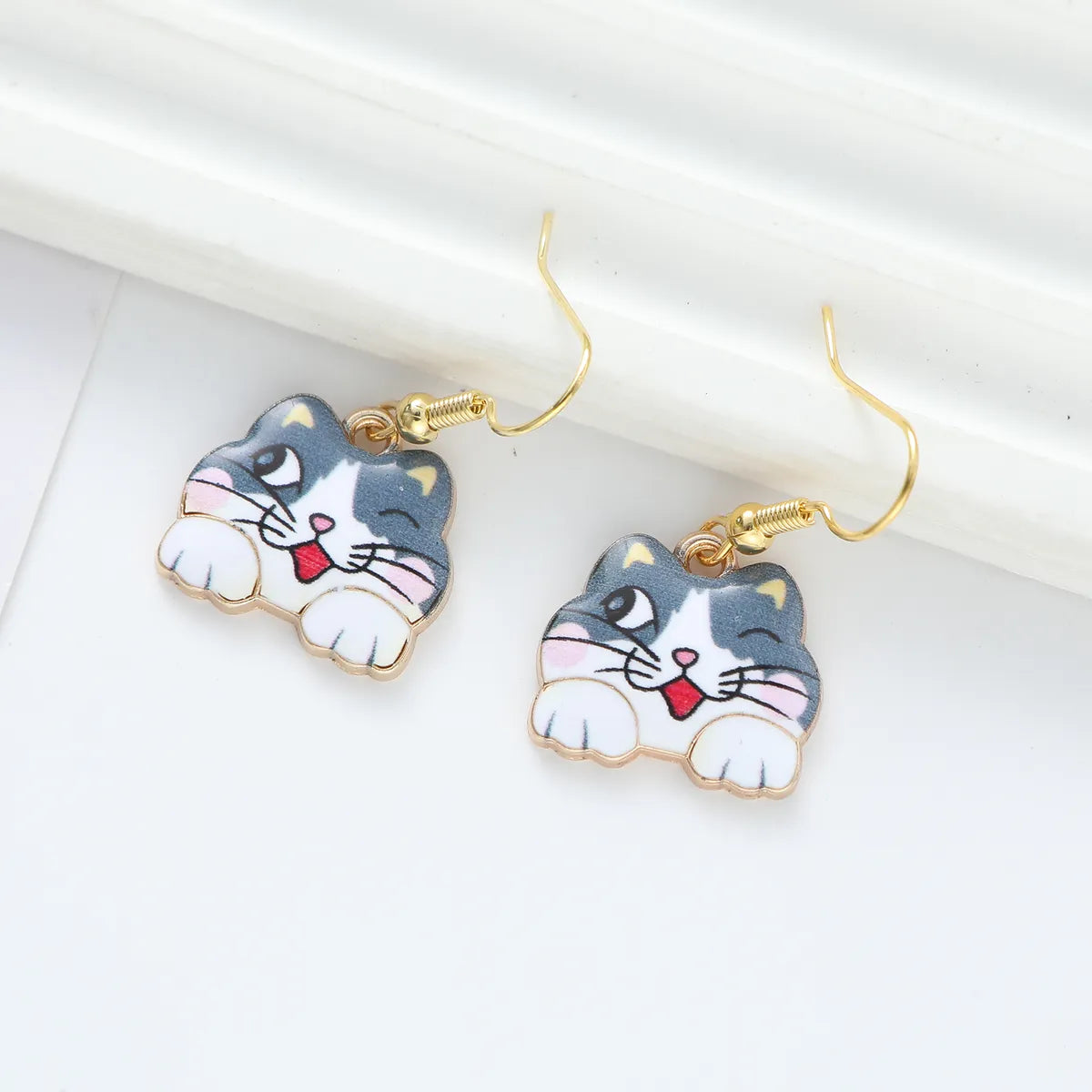 1 Pair Cute Cat Synthetic Resin Alloy Drop Earrings