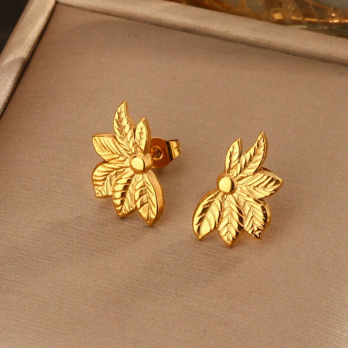 1 Pair Cute Flower Polishing 304 Stainless Steel 18K Gold Plated Ear Studs