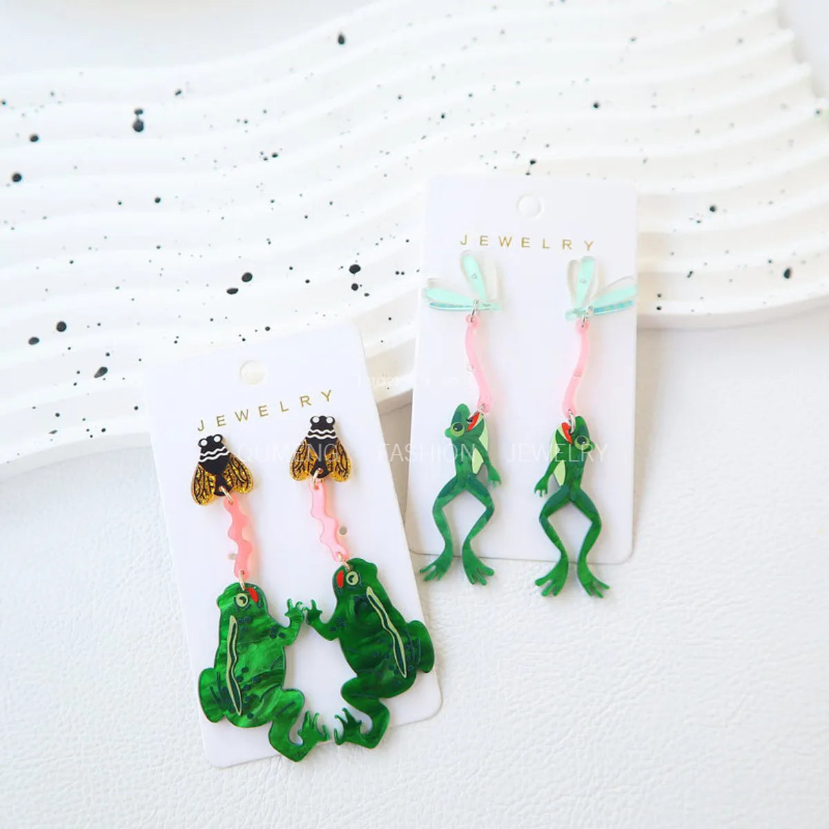 1 Pair Cute Funny Frog Arylic Drop Earrings