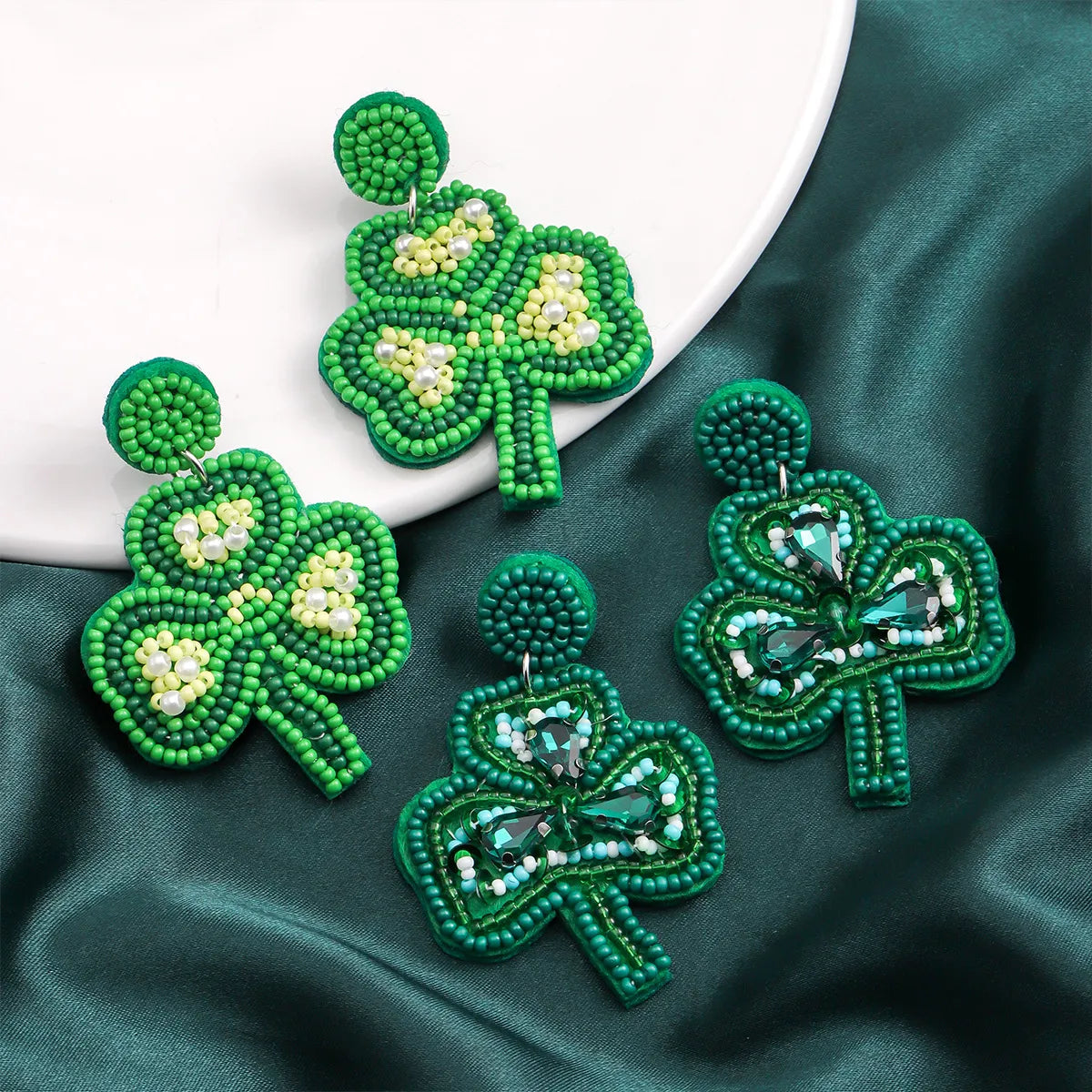 1 Pair Cute Handmade Simple Style Shamrock Letter Beaded Handmade Braid Seed Bead Drop Earrings