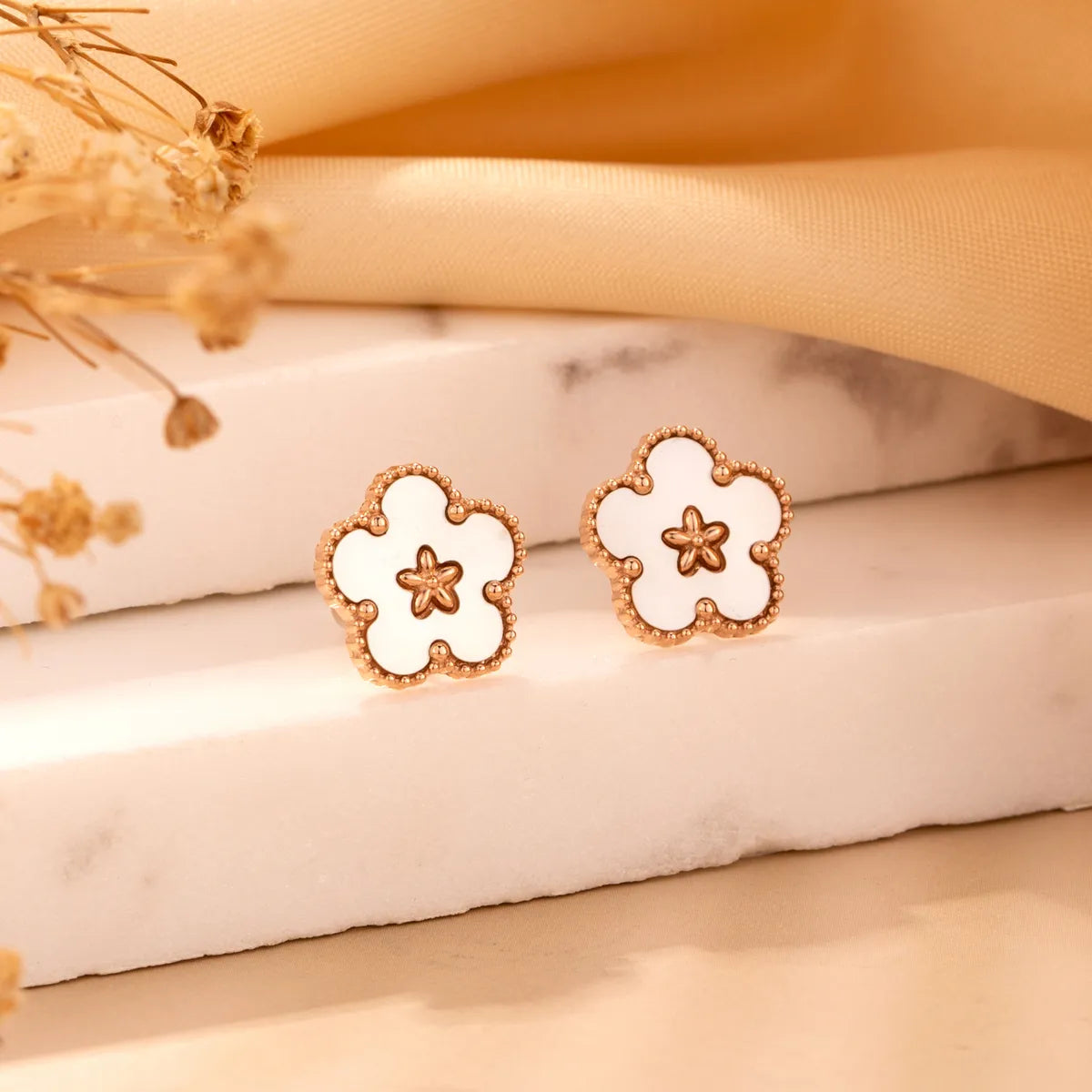 1 Pair Cute Preppy Style Classic Style Flower Plating Stainless Steel Titanium Steel Gold Plated Ear Studs