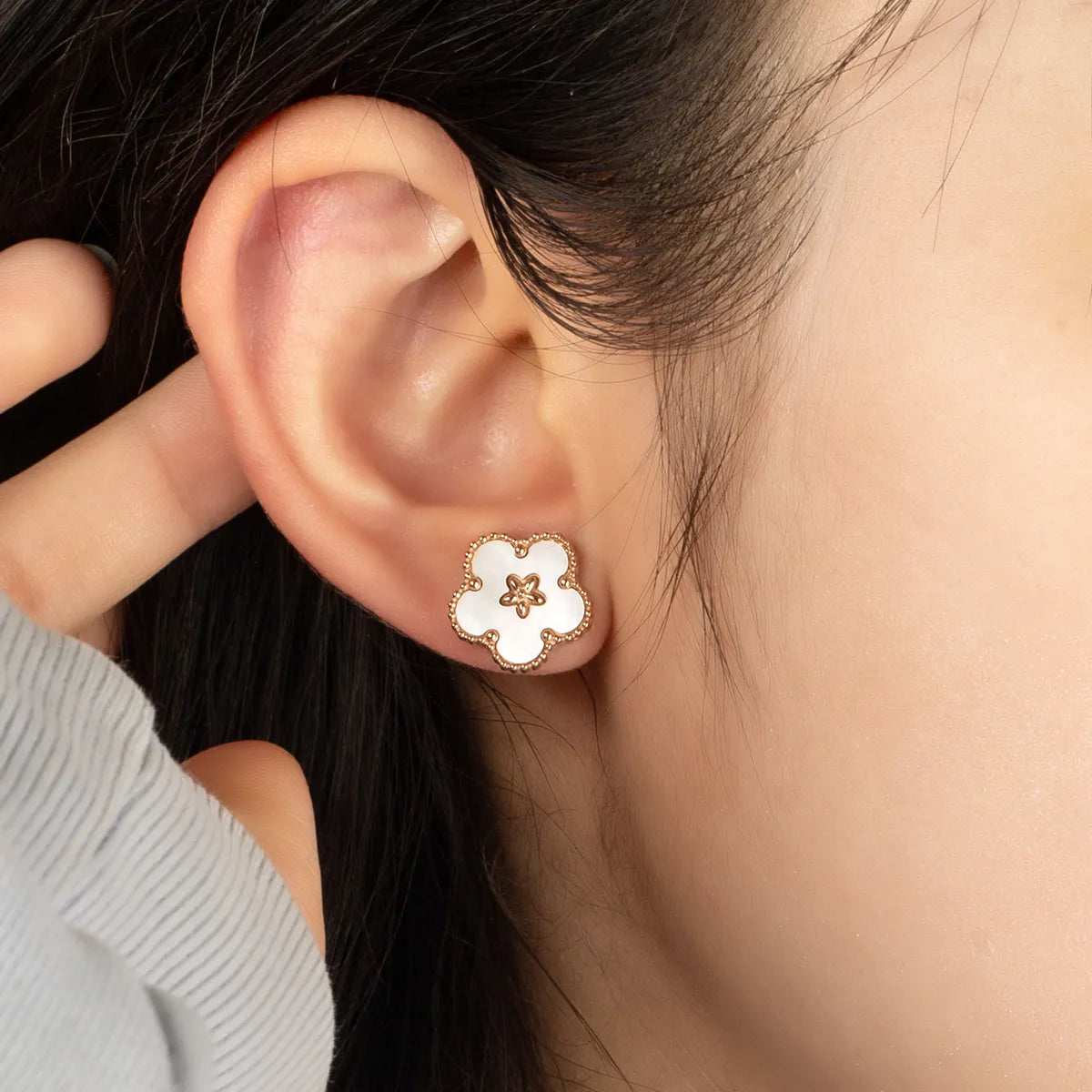 1 Pair Cute Preppy Style Classic Style Flower Plating Stainless Steel Titanium Steel Gold Plated Ear Studs