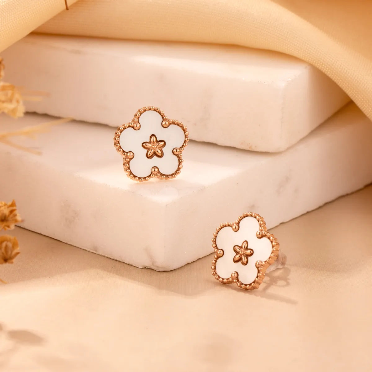 1 Pair Cute Preppy Style Classic Style Flower Plating Stainless Steel Titanium Steel Gold Plated Ear Studs