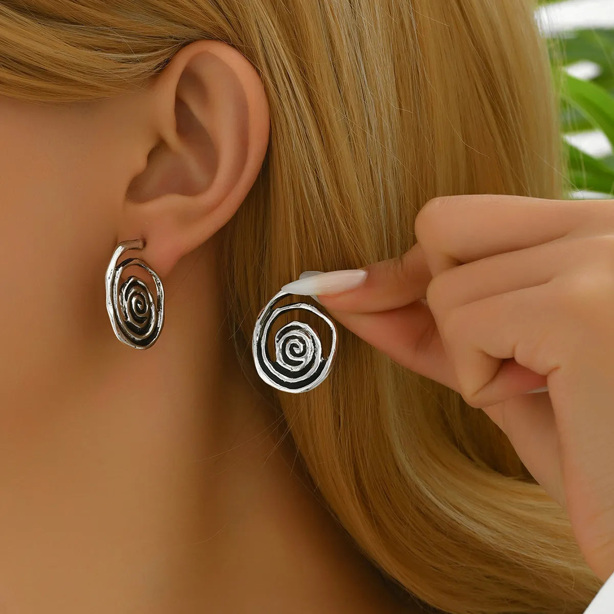 1 Pair Cute Retro Spiral Alloy Zinc Ear Studs