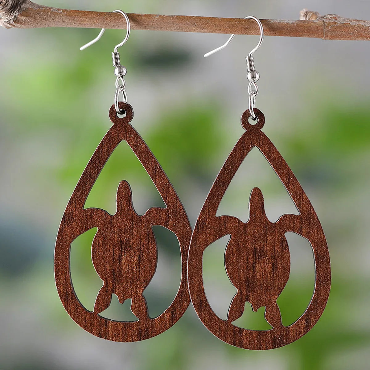 1 Pair Cute Retro Tortoise Water Droplets Hollow Out Wood Drop Earrings