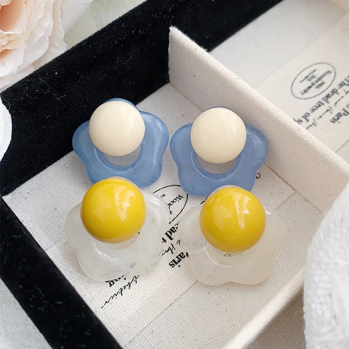 1 Pair Cute Simple Style Classic Style Flower Resin Ear Studs