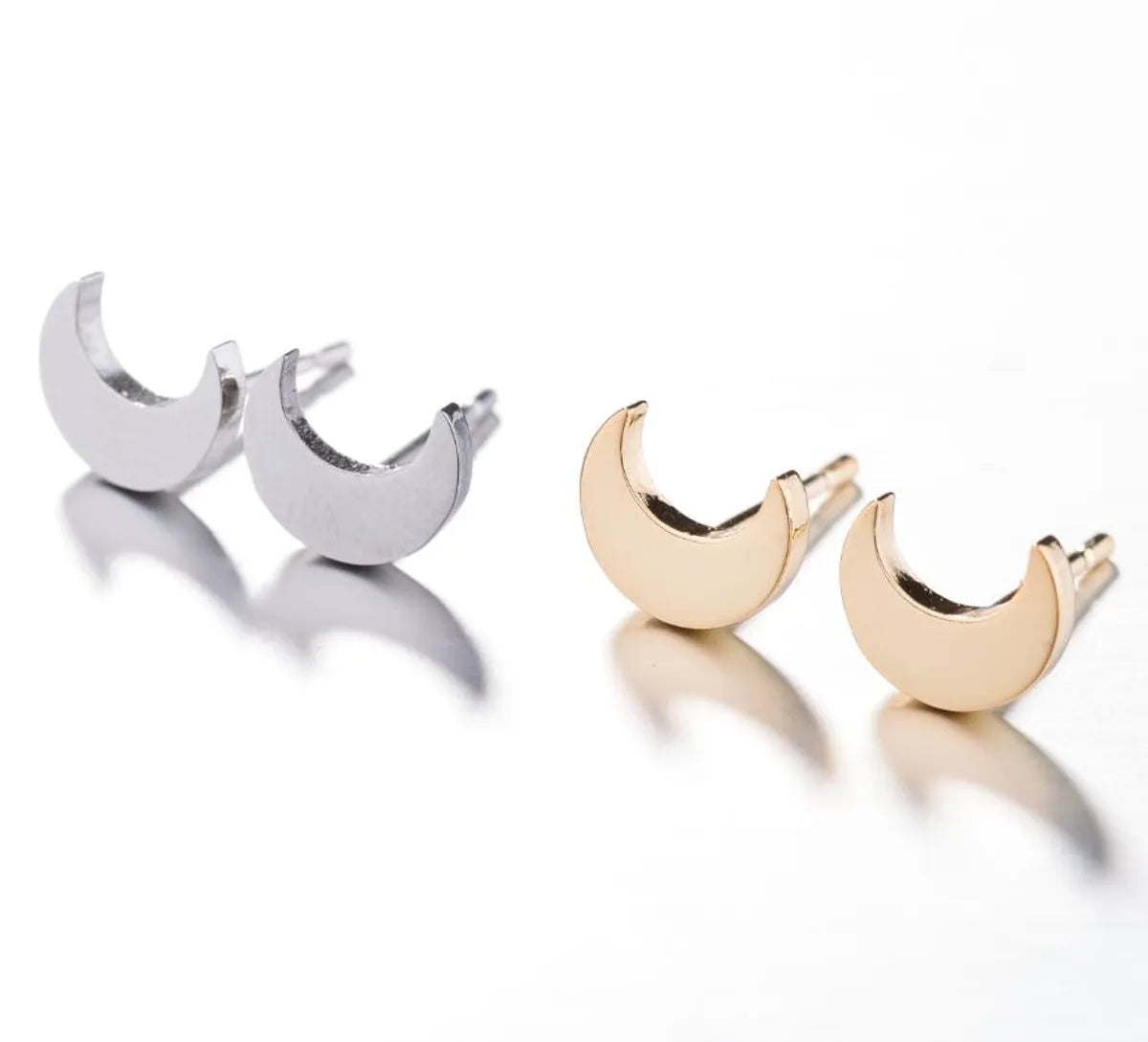 1 Pair Cute Simple Style Classic Style Moon Stainless Steel 18k Gold Plated Ear Studs