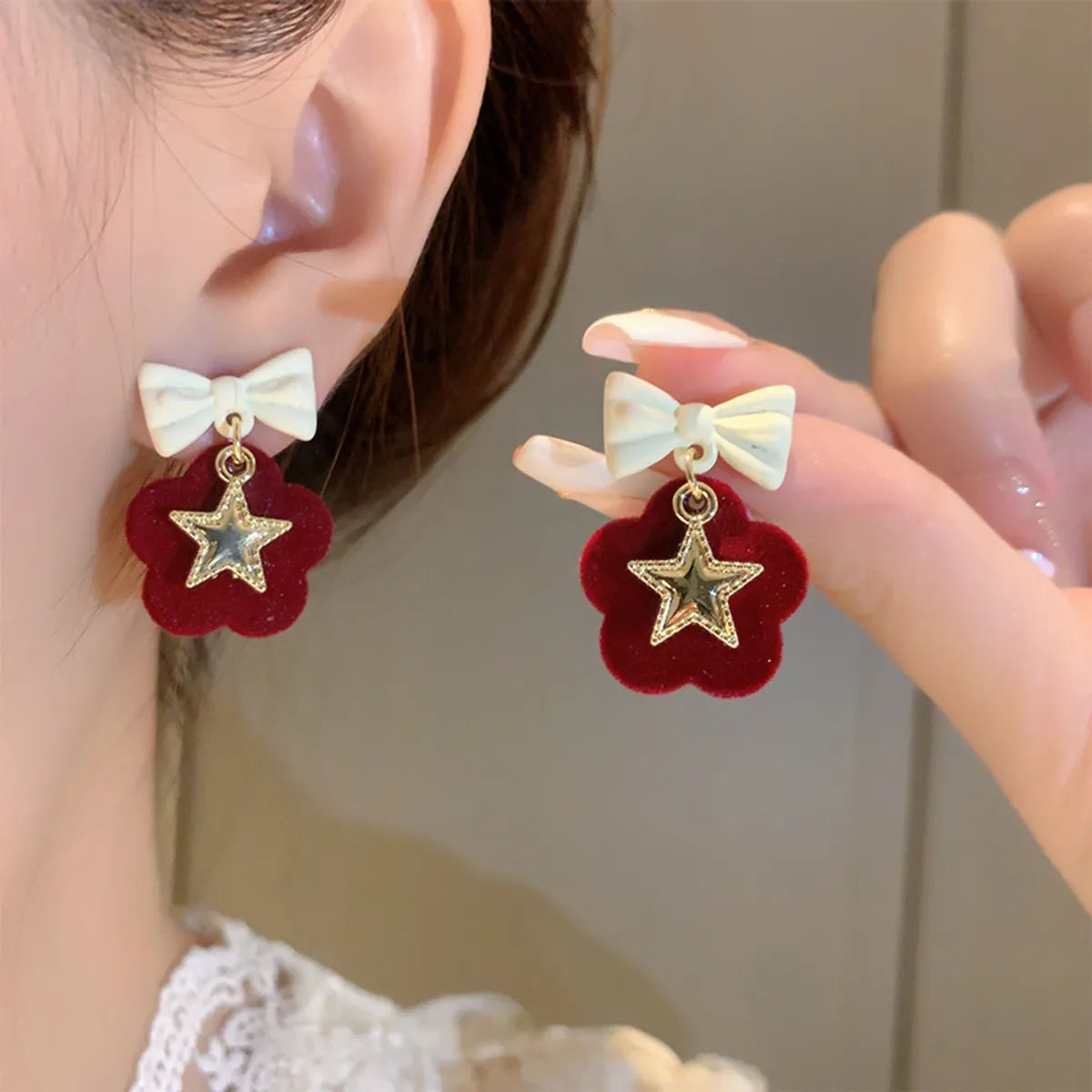 1 Pair Cute Snowflake Inlay Alloy Rhinestones Drop Earrings