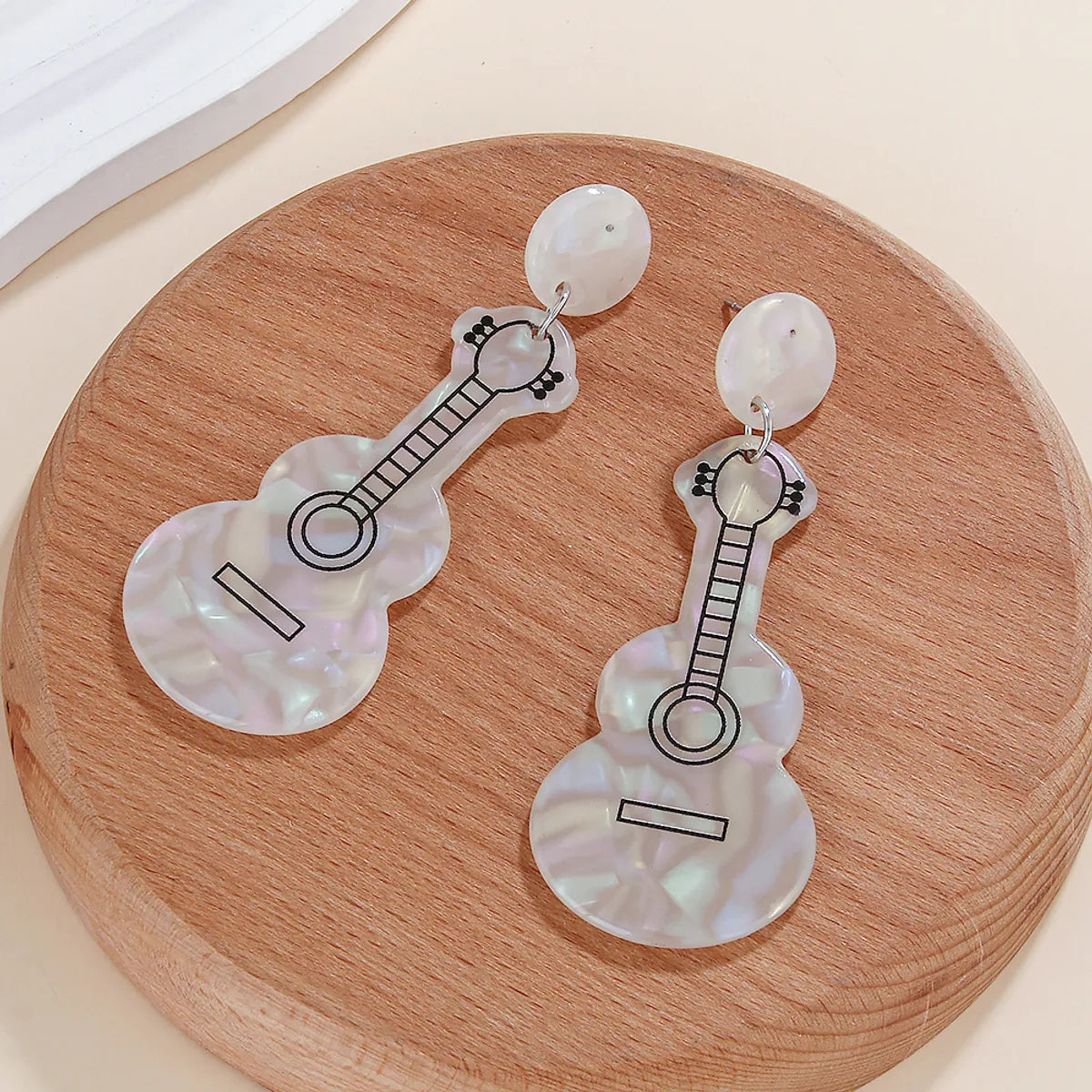 1 Pair Cute Sweet Artistic Guitar Polishing Arylic Drop Earrings