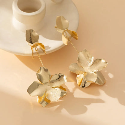 1 Pair Cute Sweet Simple Style Asymmetrical Flower Asymmetrical Plating Alloy Drop Earrings