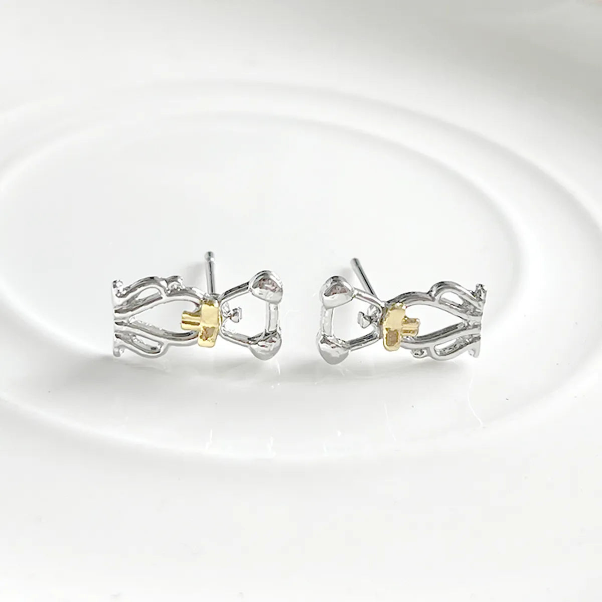 1 Pair Cute Sweet Simple Style Dog Hollow Out Alloy Gold Plated Silver Plated Ear Studs