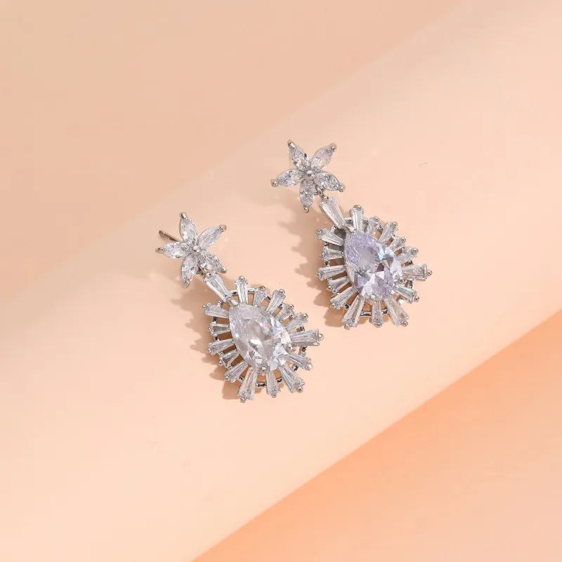 1 Pair Elegant Basic Classic Style Five Petal Flower Water Droplets Hollow Out Inlay Flakes Copper Zircon White Gold Plated Drop Earrings