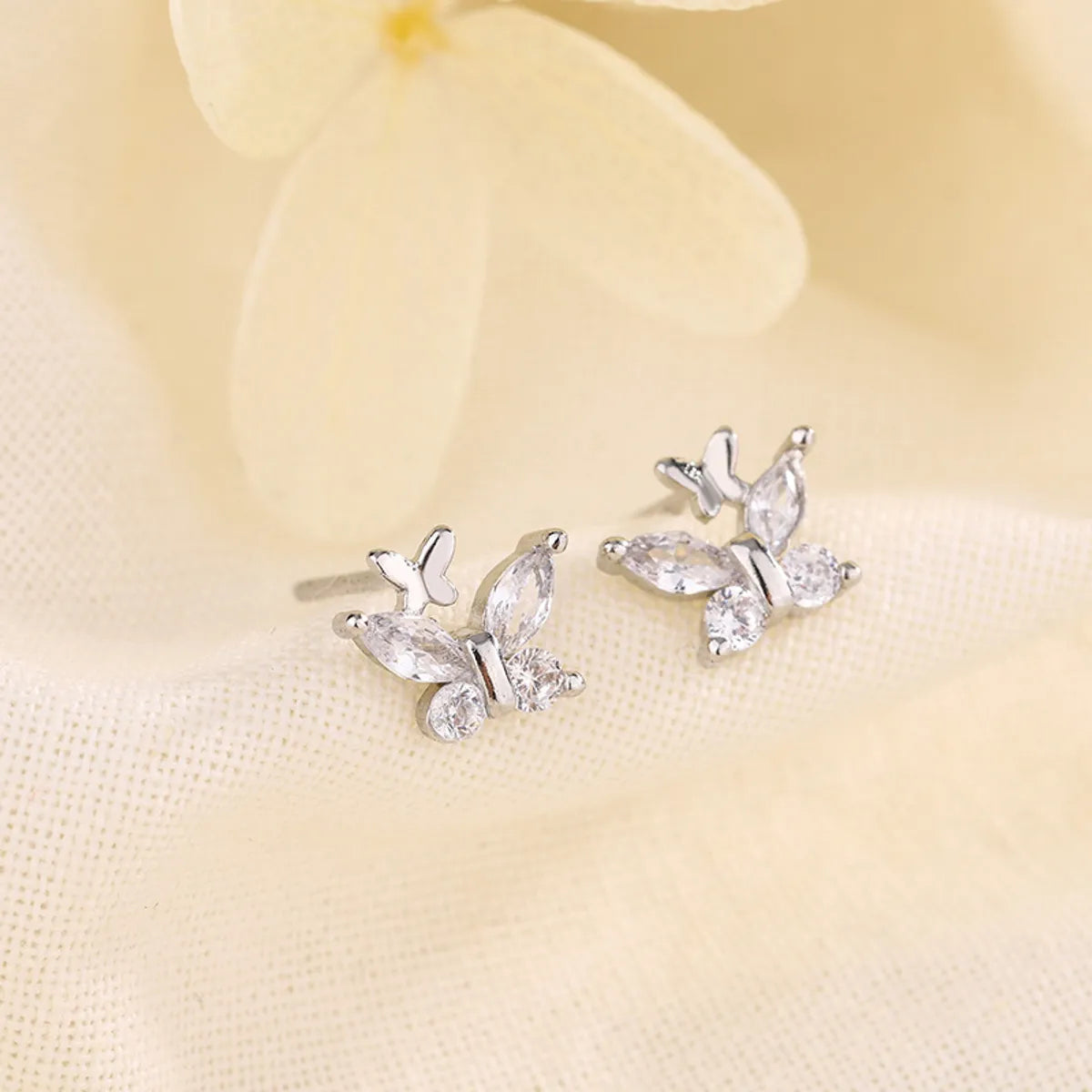 1 Pair Elegant Butterfly Inlay Copper Zircon Ear Studs