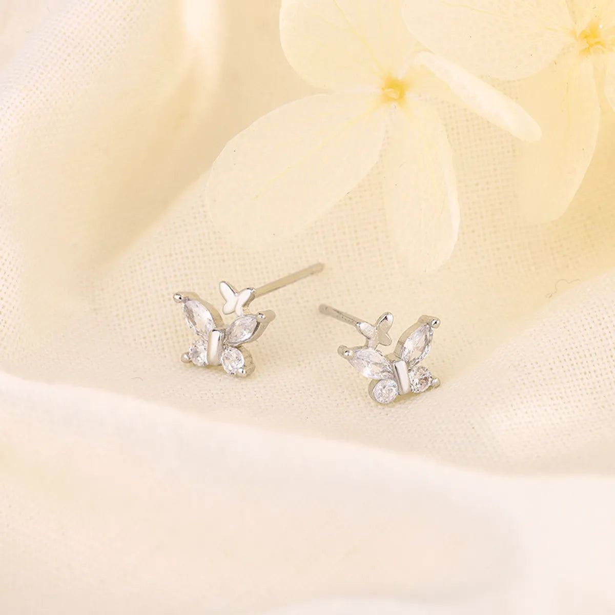 1 Pair Elegant Butterfly Inlay Copper Zircon Ear Studs