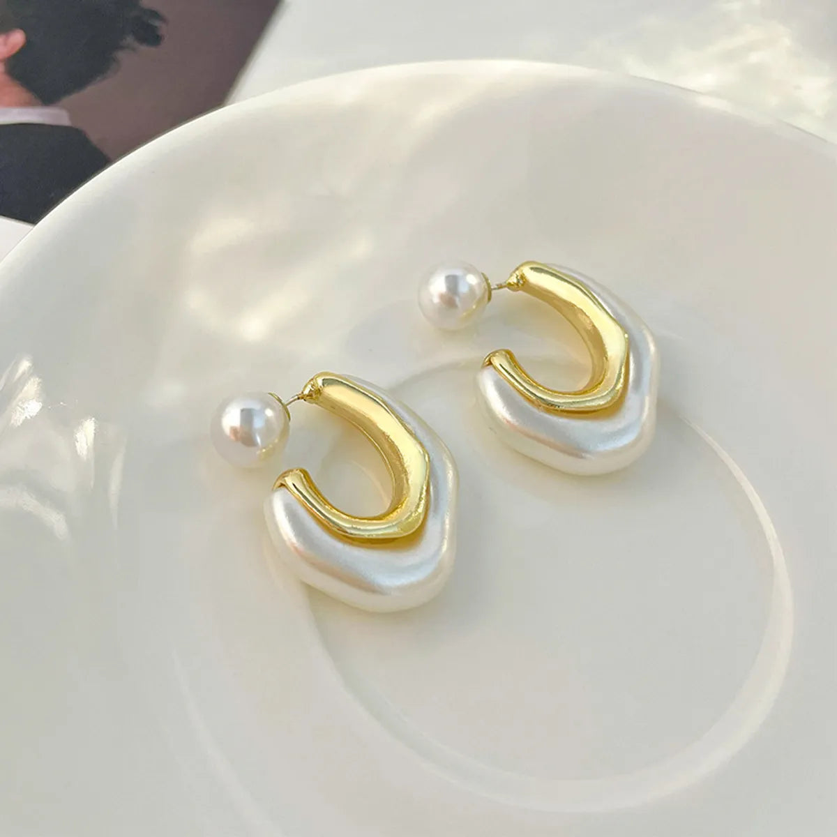 1 Pair Elegant C Shape Arylic Ear Studs