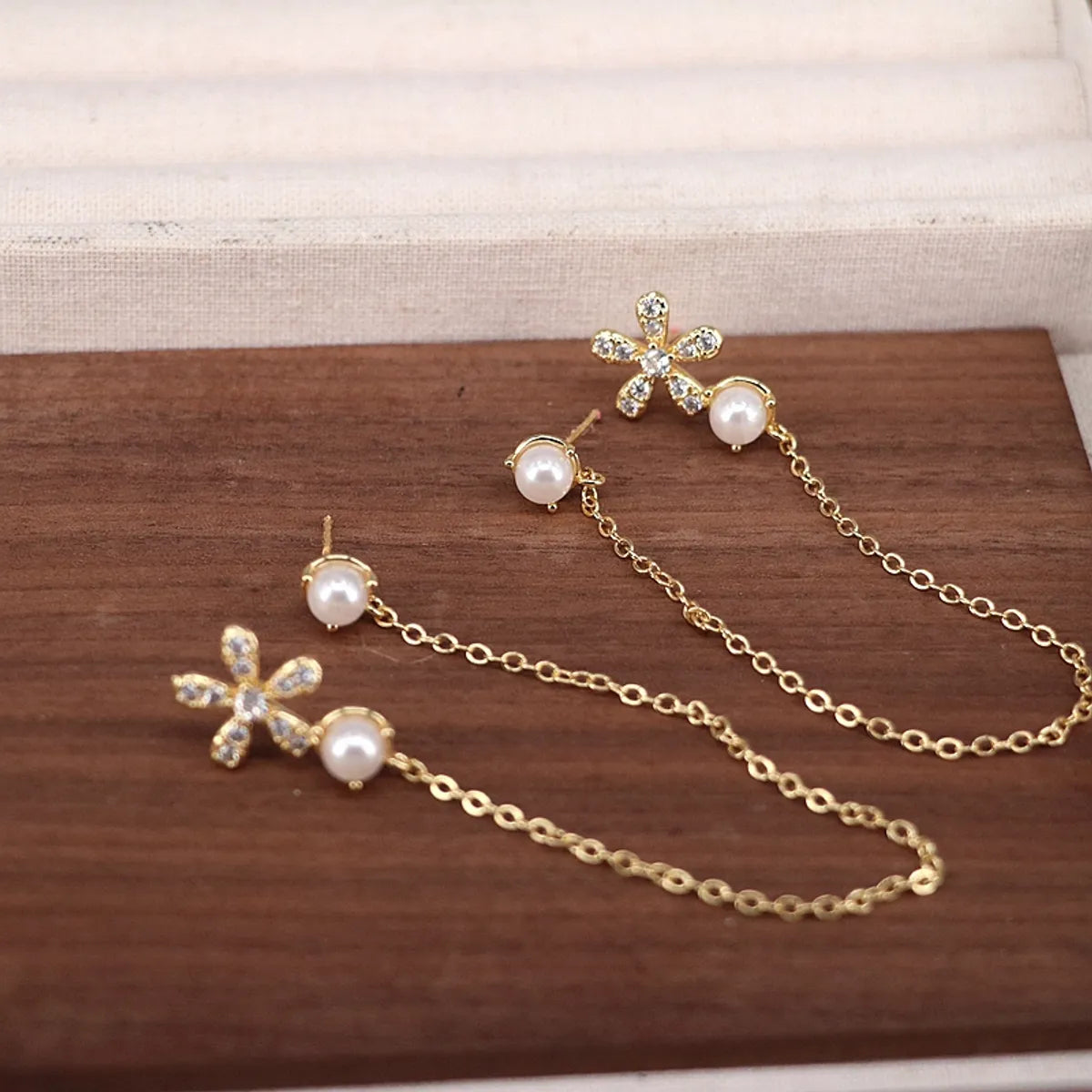 1 Pair Elegant Classic Style Heart Shape Flower Bow Knot Inlay Copper Artificial Pearls Imitation Pearl Zircon 18K Gold Plated Drop Earrings Ear Studs