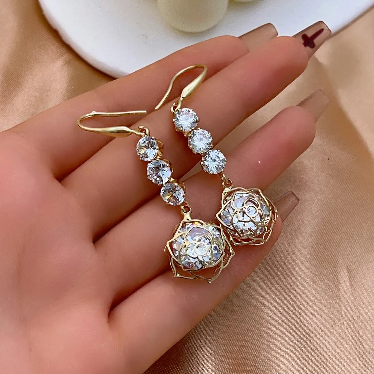 1 Pair Elegant Classic Style Shiny Flower Plating Inlay Copper Zircon Gold Plated Drop Earrings