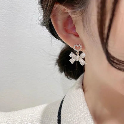 1 Pair Elegant Classic Style Streetwear Bow Knot Inlay Alloy Artificial Pearls Drop Earrings