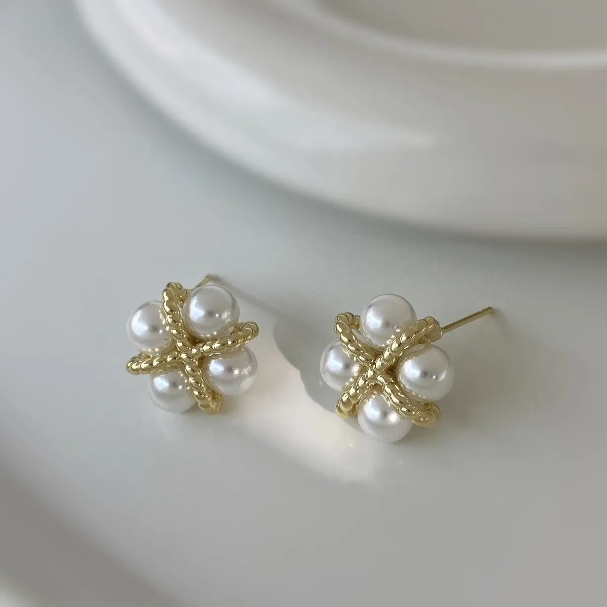 1 Pair Elegant Classic Style Streetwear Square Inlay Alloy Artificial Pearls Ear Studs