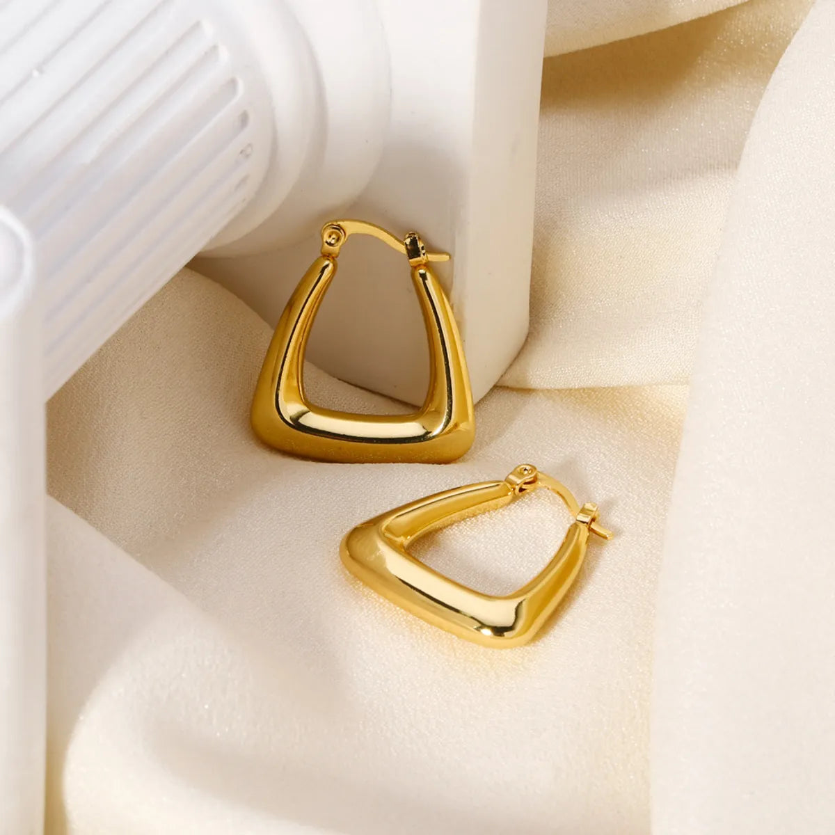 1 Pair Elegant Classic Style U Shape Plating Stainless Steel 18k Gold Plated Earrings