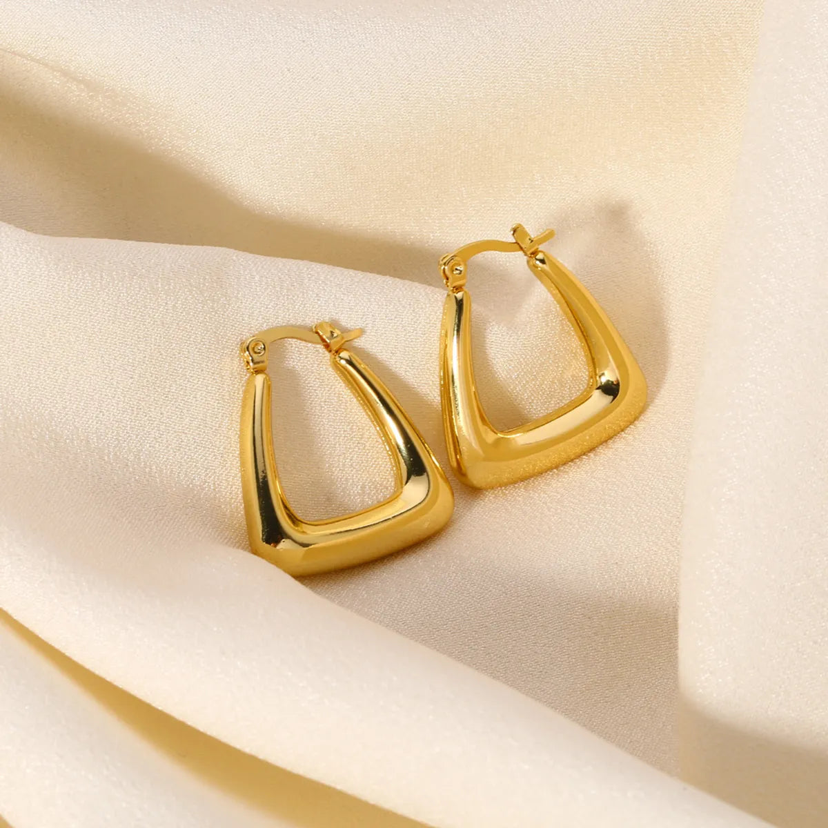 1 Pair Elegant Classic Style U Shape Plating Stainless Steel 18k Gold Plated Earrings