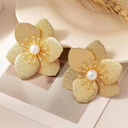 1 Pair Elegant Classical Plant Flower Asymmetrical Three-Dimensional Titanium Steel Iron Resin Gold Plated Ear Studs