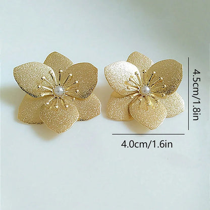 1 Pair Elegant Classical Plant Flower Asymmetrical Three-Dimensional Titanium Steel Iron Resin Gold Plated Ear Studs